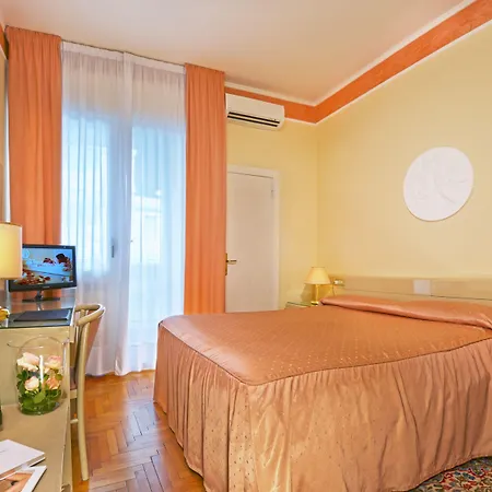 מלון Aurora Terme 3*