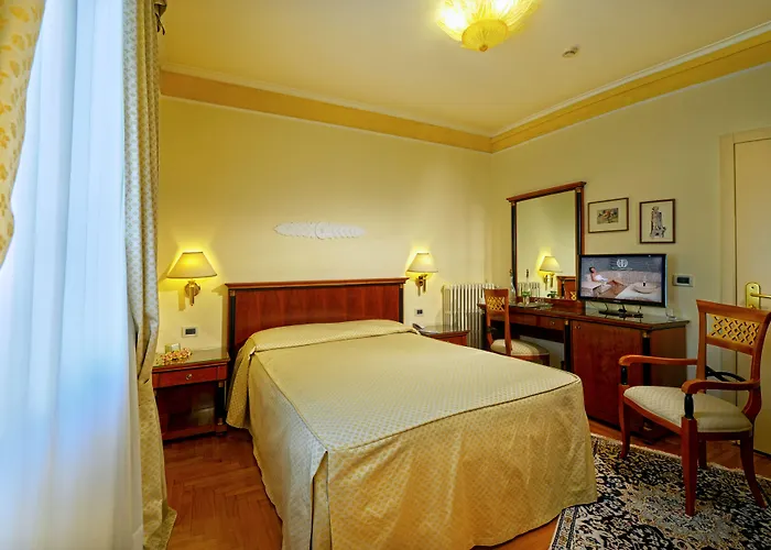 Aurora Terme ホテル 3*